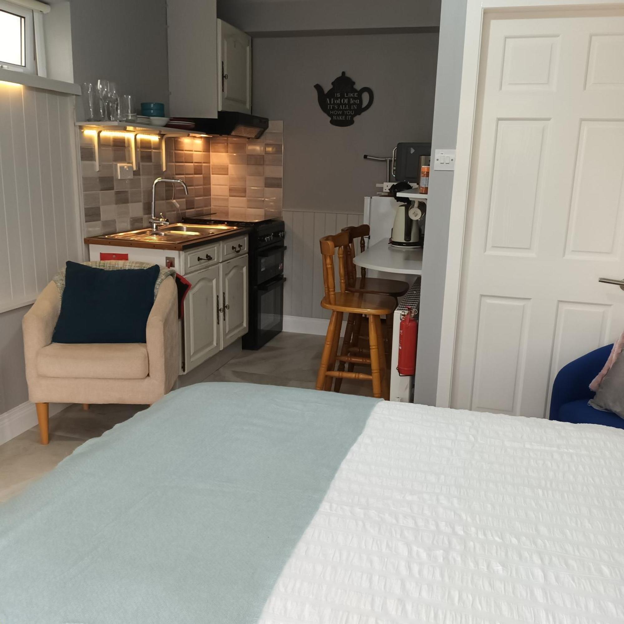 Donegal Town Kates Place Studio 1 מראה חיצוני תמונה
